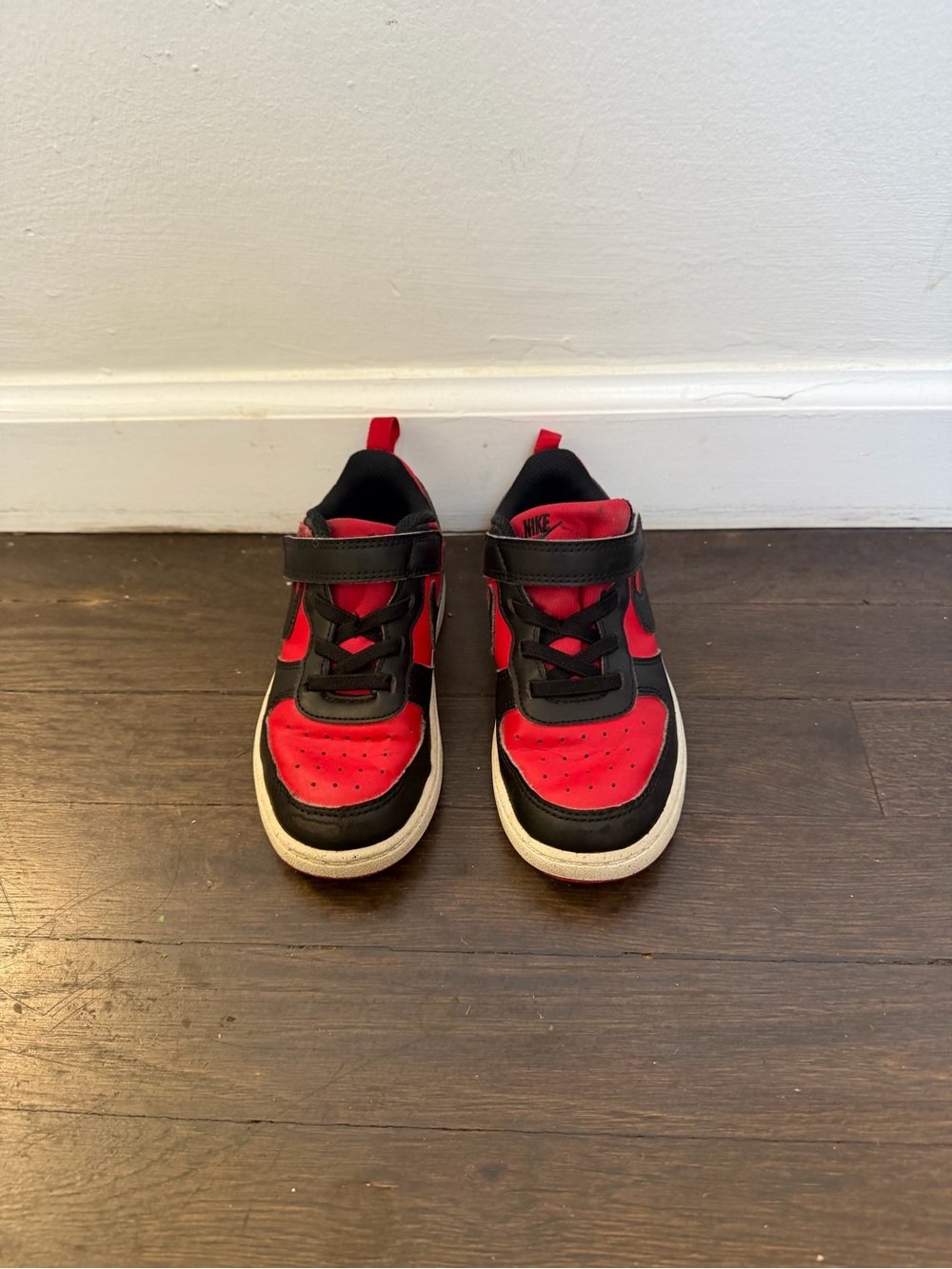 Nike Kids Black and Red Low-Top Sneakers with Hook-and-Loop Strap